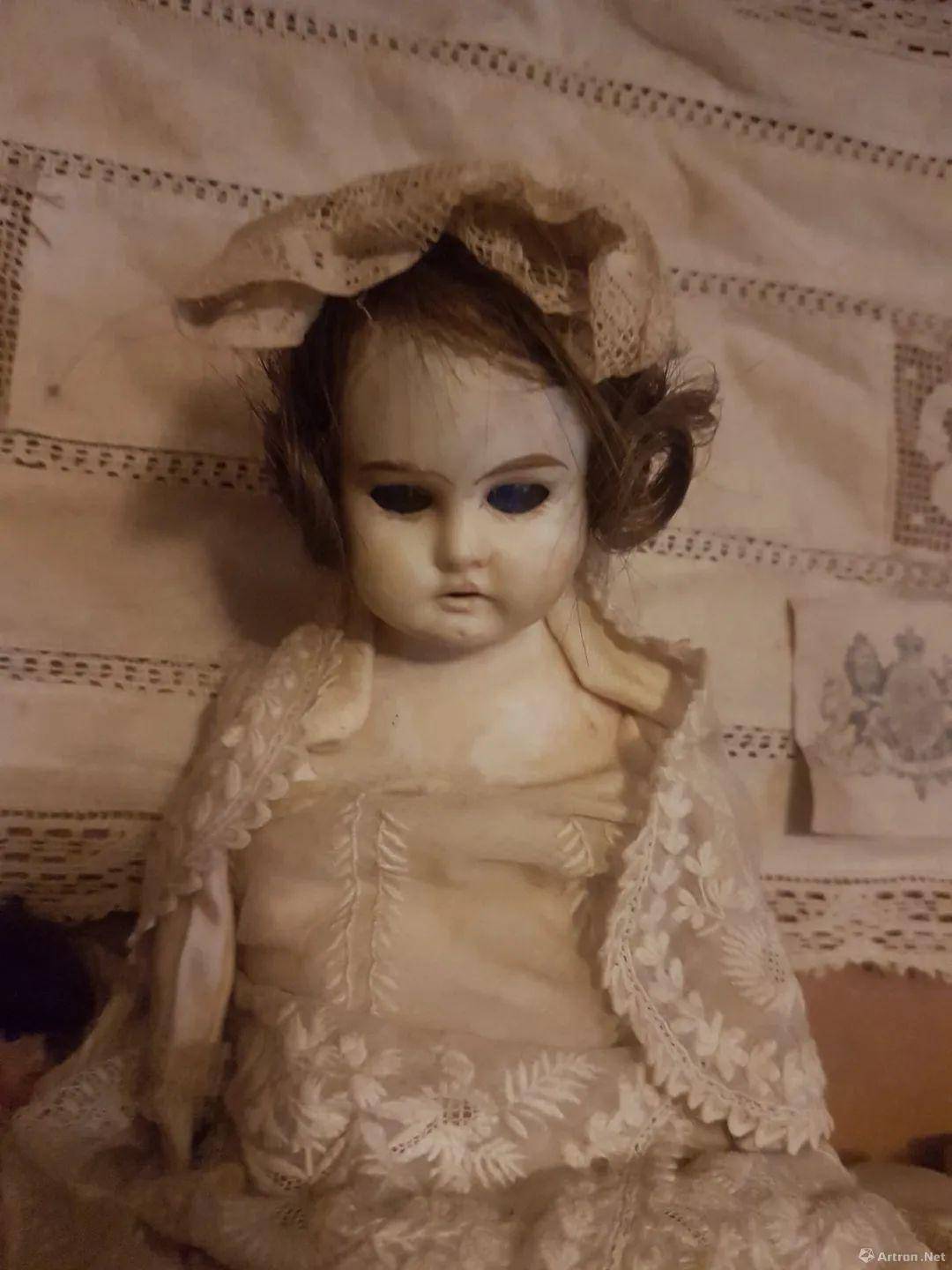 妹妹背着洋娃娃诡异版