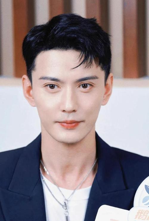 徐正曦整容图片 徐正曦的婚纱照