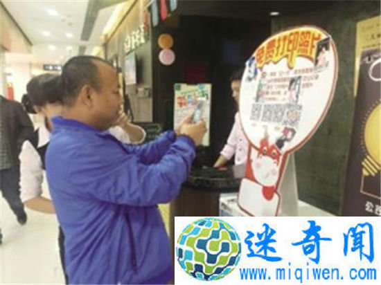 ���ӡ���������� ���ػ�ɫ����ÿ���������