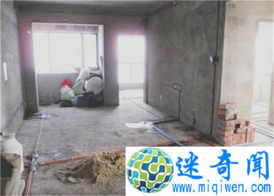 �����ˣ�������һ���·���װ�޵ķ������ھӵ�