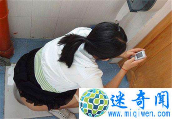 女公厕现偷拍机 女大学生公厕被人偷拍太变态