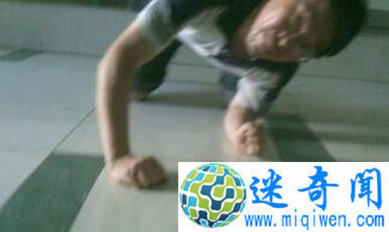 网红偷窥女厕被拘 林子大了什么鸟都有 真心辣眼睛