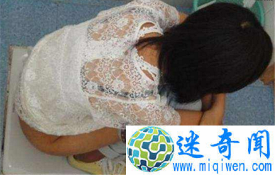 网红偷窥女厕被拘被抓后痛哭流涕 早知如此何必当初