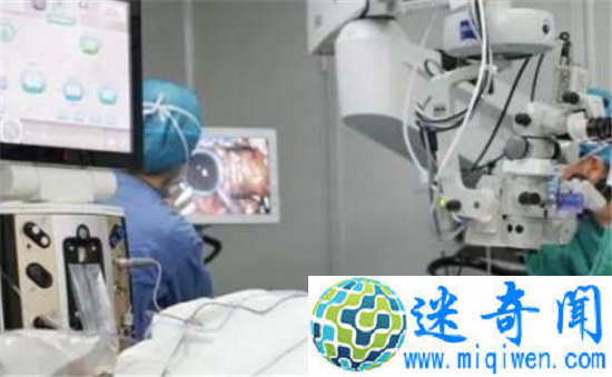 医护员手术室互殴 白大褂拿手术刀也能打架!