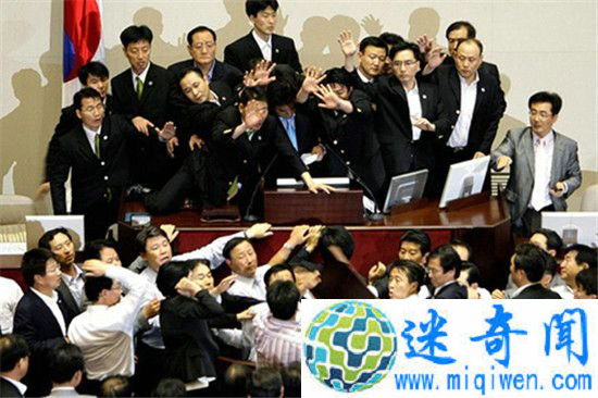 乌克兰不仅姑娘美 干起架来更美!