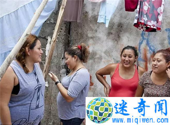 为了赚钱 这些女人出卖了自己的子宫