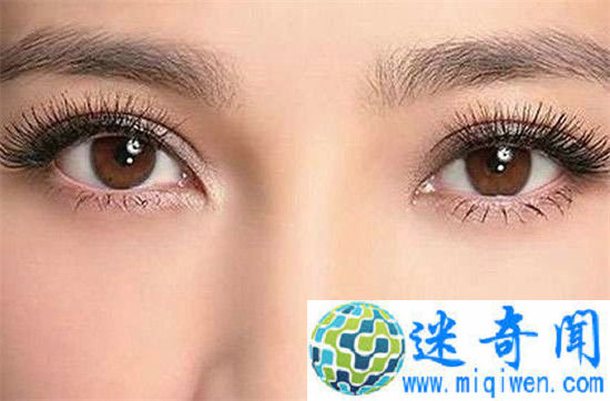 真实存在的超美“紫罗兰”双眼 全世界仅600人!