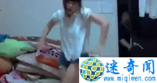 ���跢��Ů���ڷ�����ֱ��ʱ������