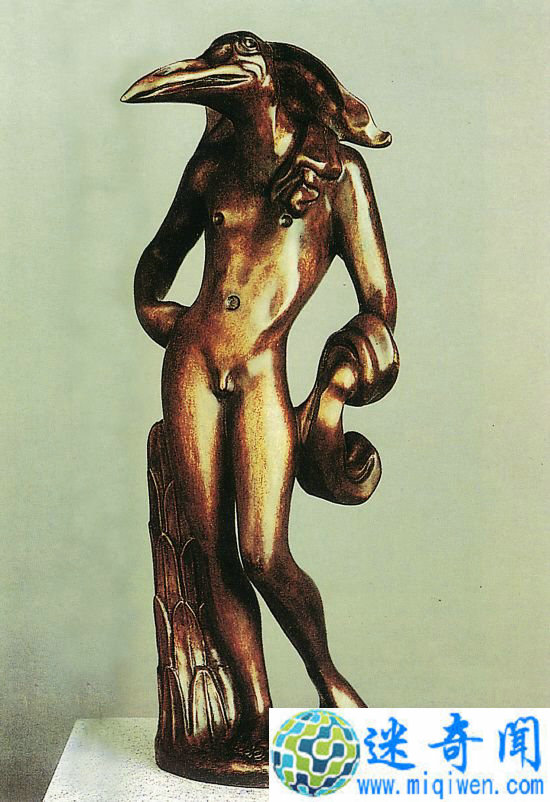 俄罗斯惊现“鸟孩” 孩子被当宠物鸟养