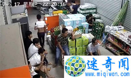 蒙面持枪超市扫射 悍匪举枪对人群狂射20秒现场惨烈